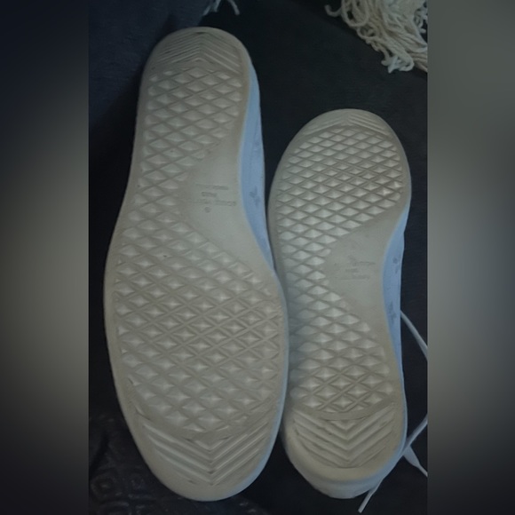 Men’s Louis Vuitton white sneaker - Picture 9 of 10